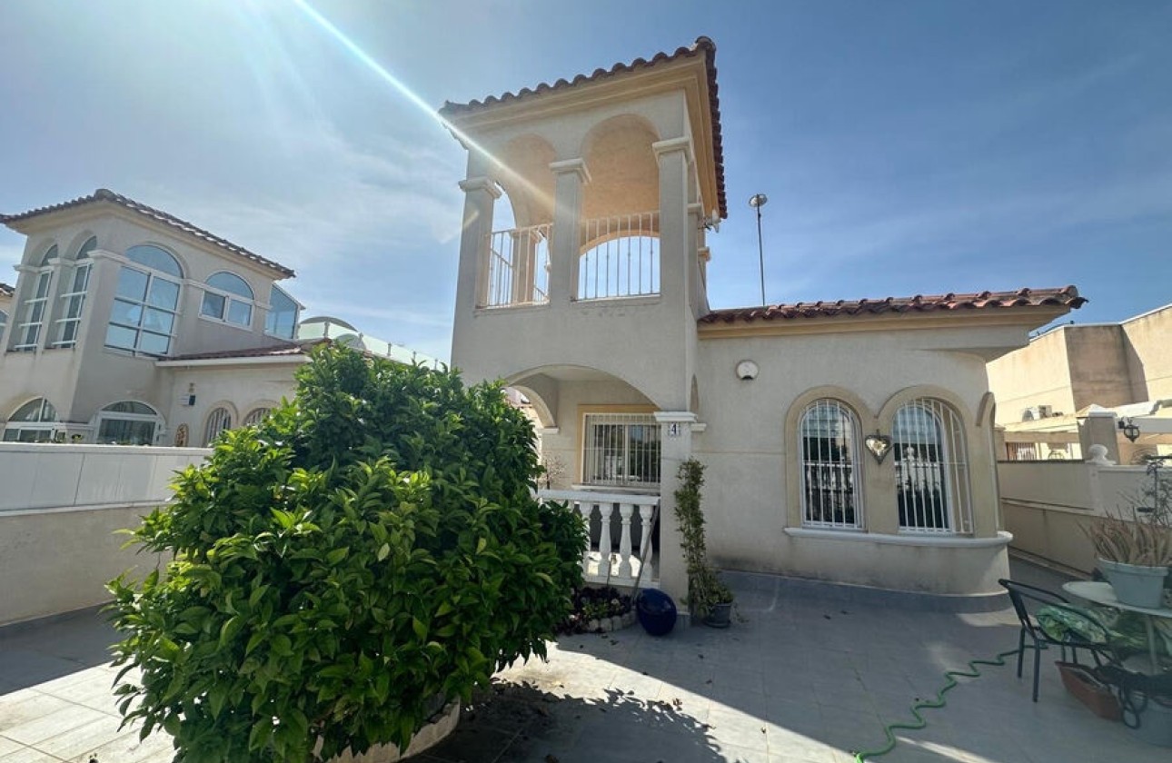 Venta - Chalet Independiente -
Lo Crispin