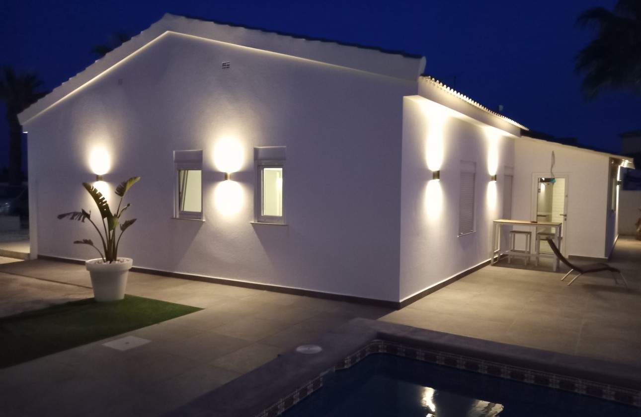 Venta - Chalet Independiente -
Lomas de Cabo Roig