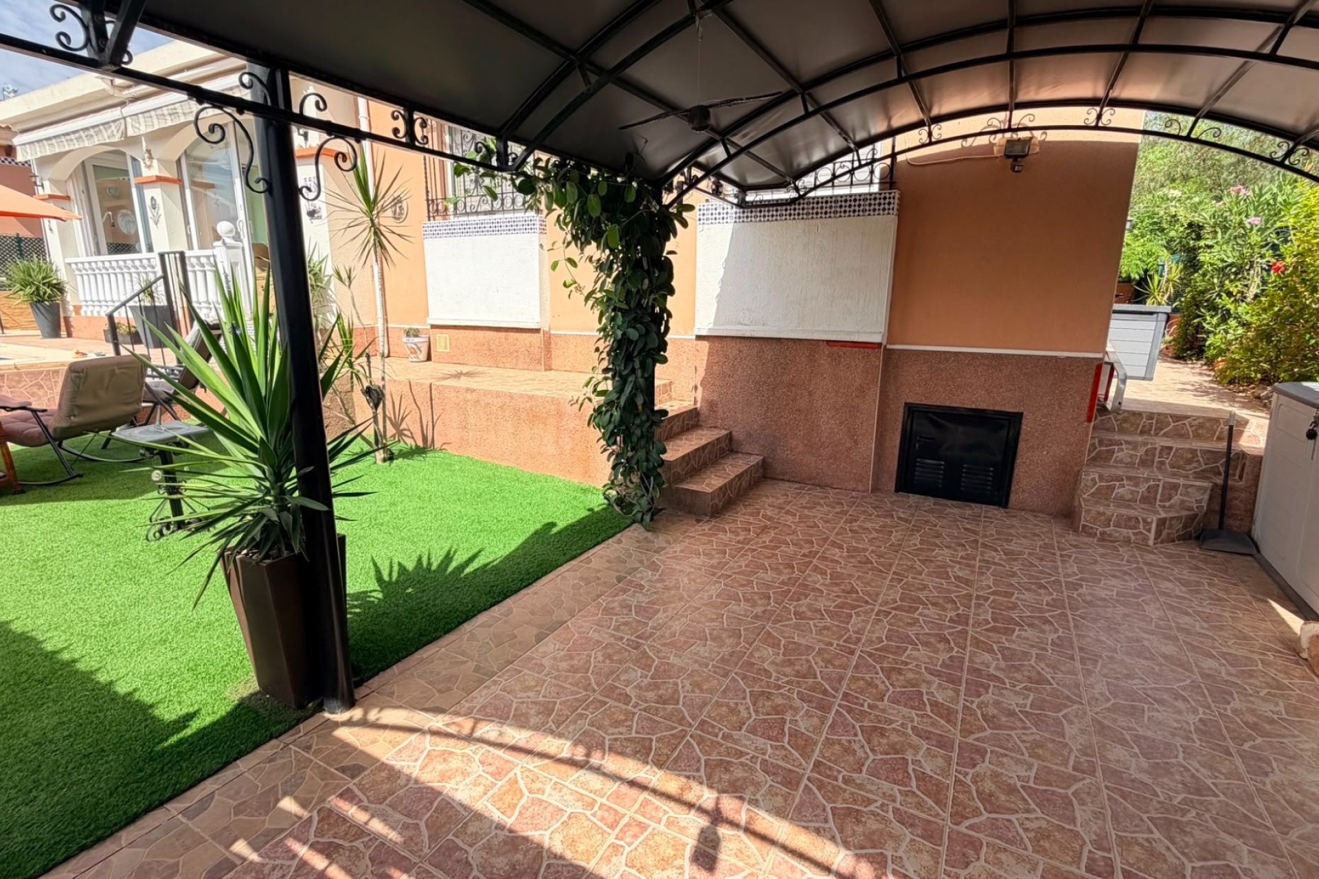 Venta - Chalet Independiente -
Los Montesinos - La Herrada