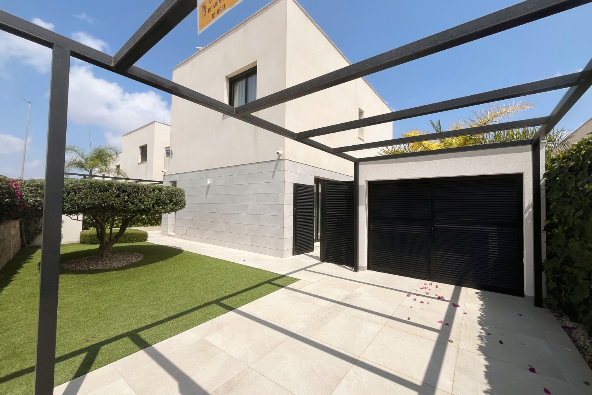 Venta - Chalet Independiente -
Los Montesinos - La Herrada
