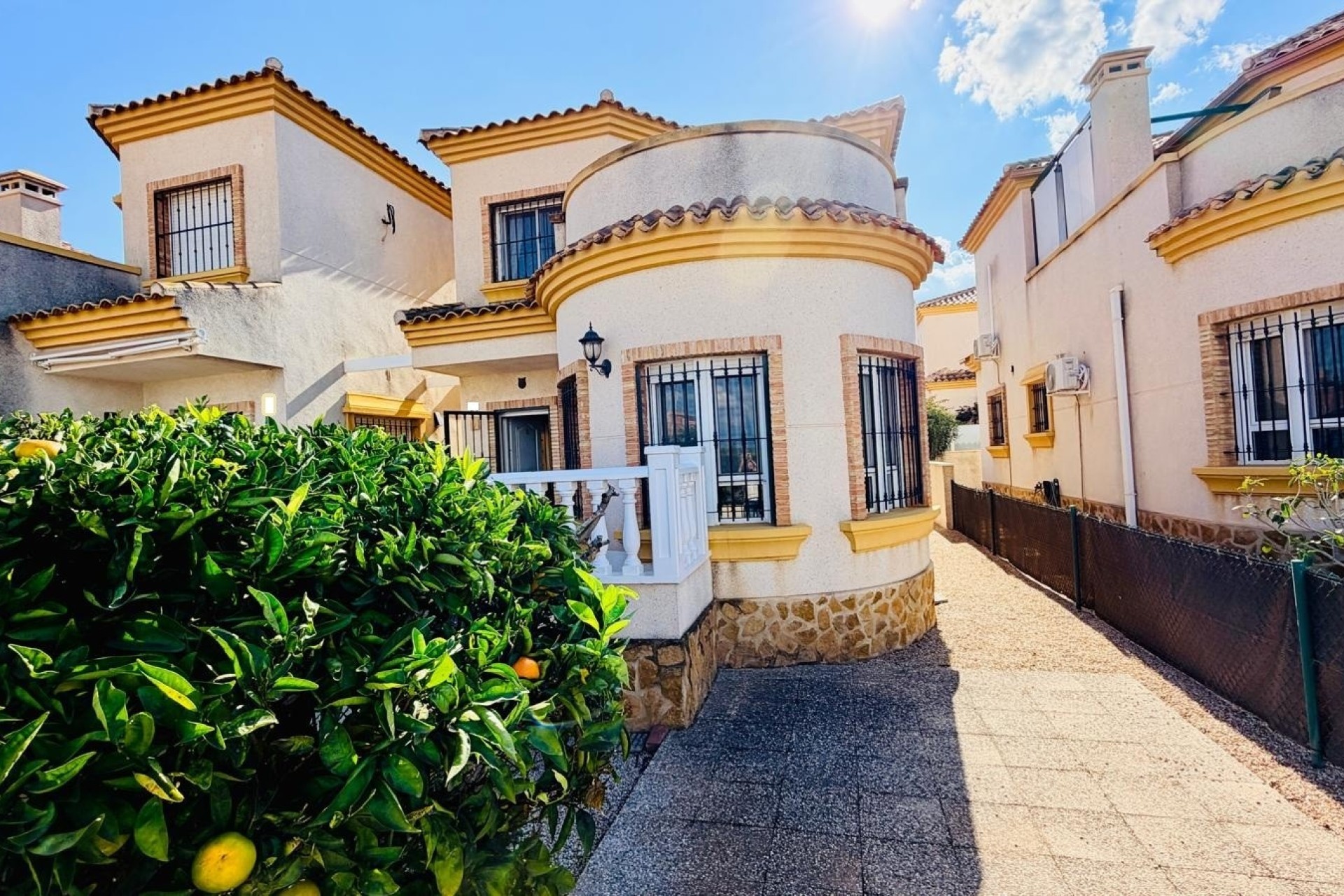 Venta - Chalet Independiente -
Los Montesinos - La Herrada