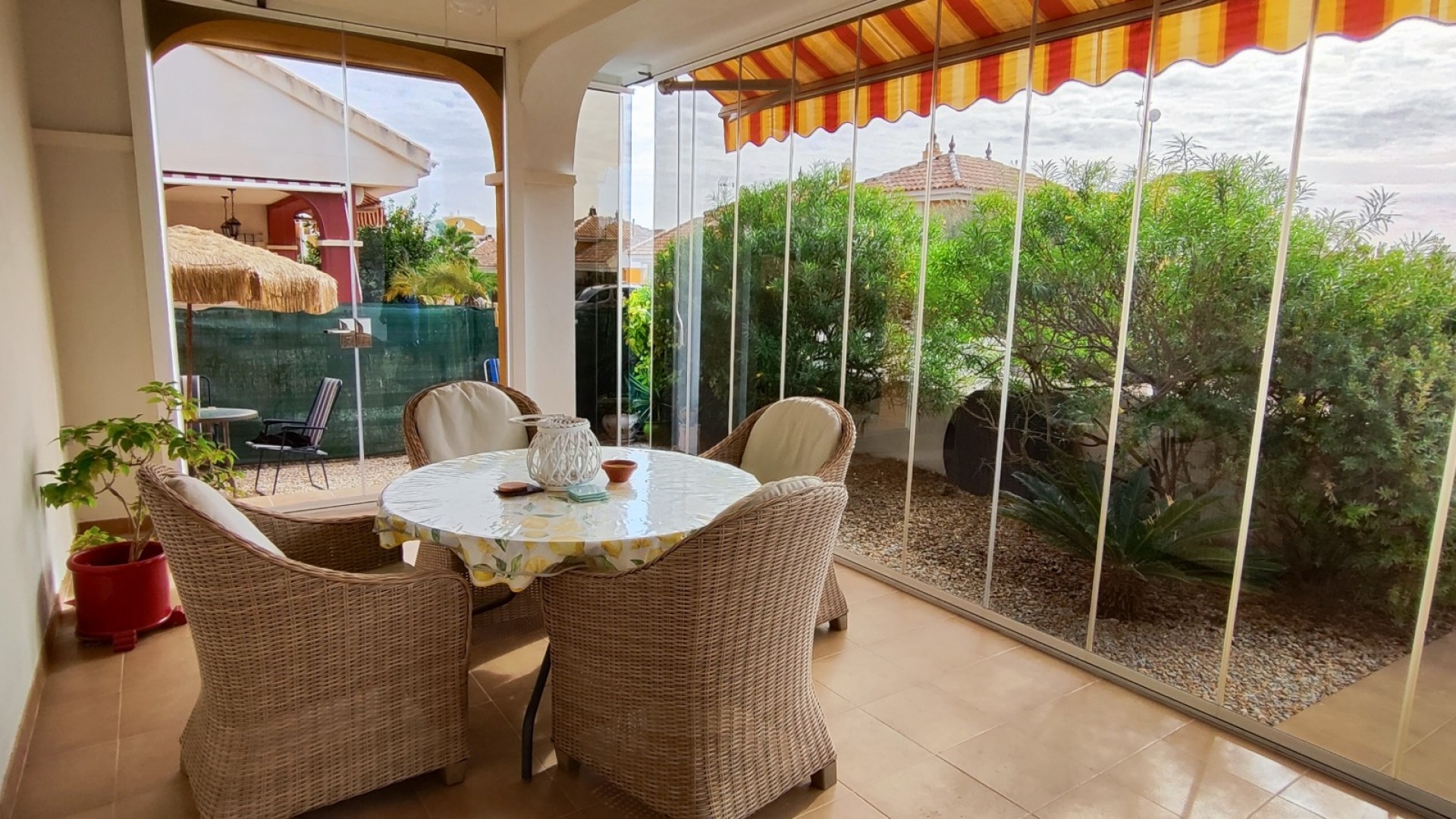 Venta - Chalet Independiente -
Los Montesinos - Los Montesinos - Urb. La Herrada