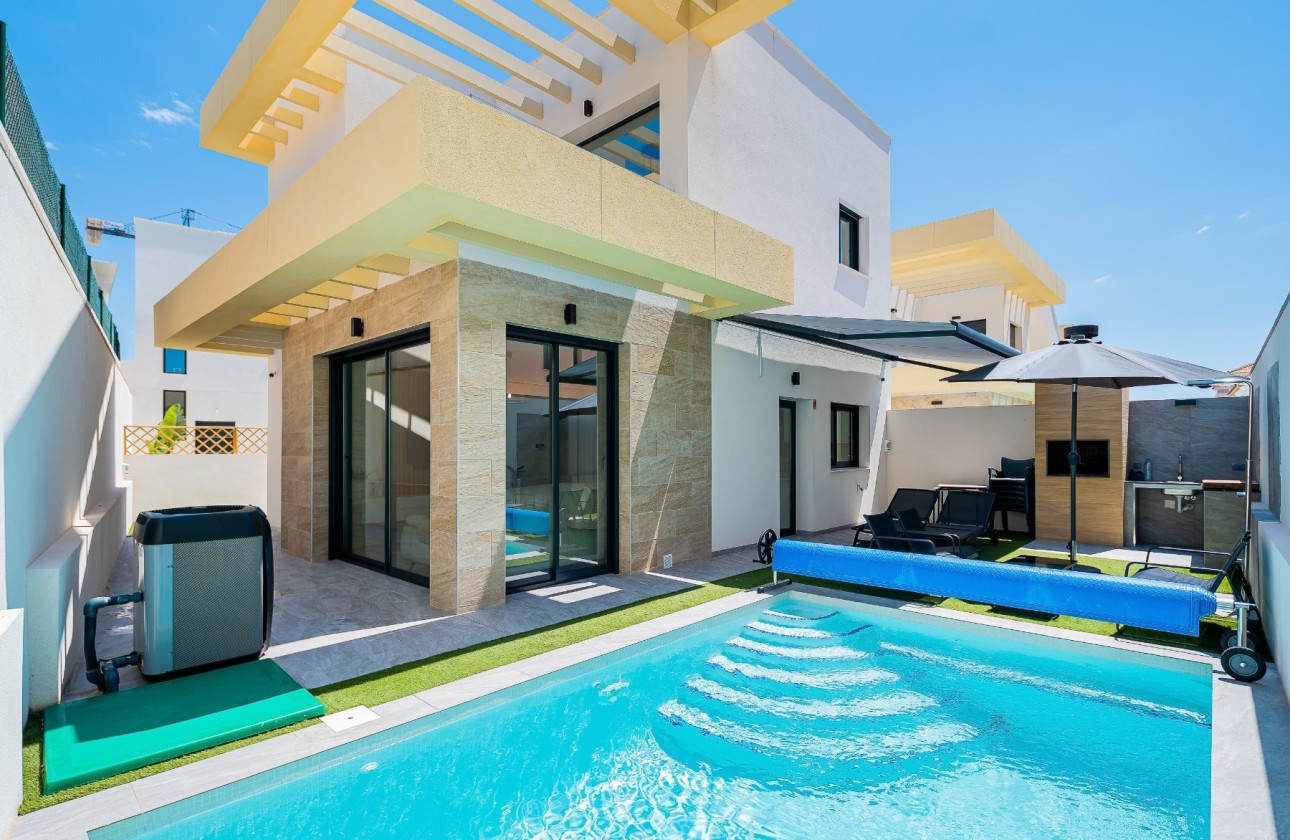 Venta - Chalet Independiente -
Los Montesinos