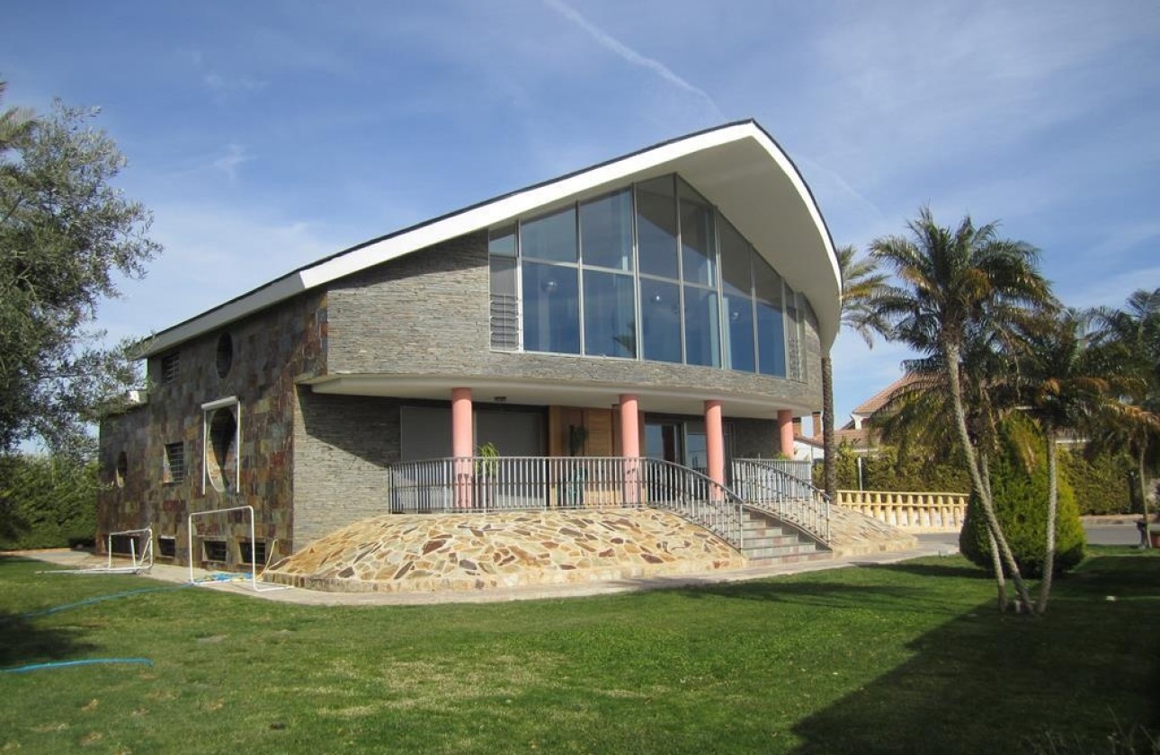 Venta - Chalet Independiente -
Los Montesinos