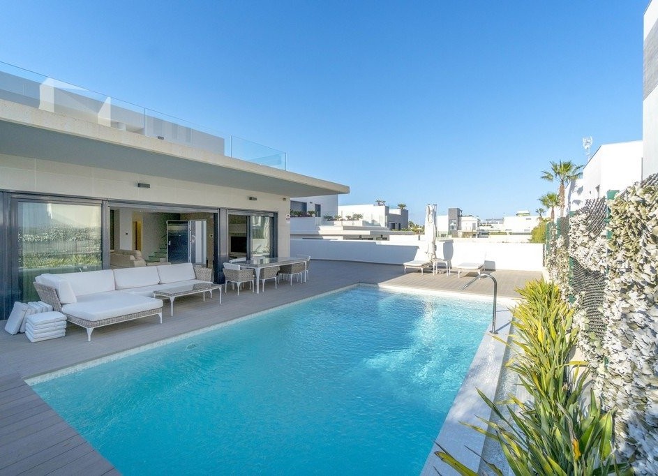 Venta - Chalet Independiente -
Orihuela Costa - Agua Marina