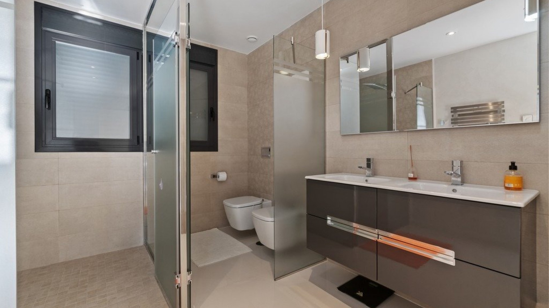 Venta - Chalet Independiente -
Orihuela Costa - Agua Marina