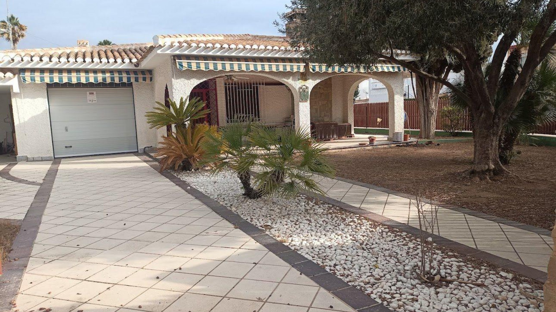 Venta - Chalet Independiente -
Orihuela Costa - Campoamor