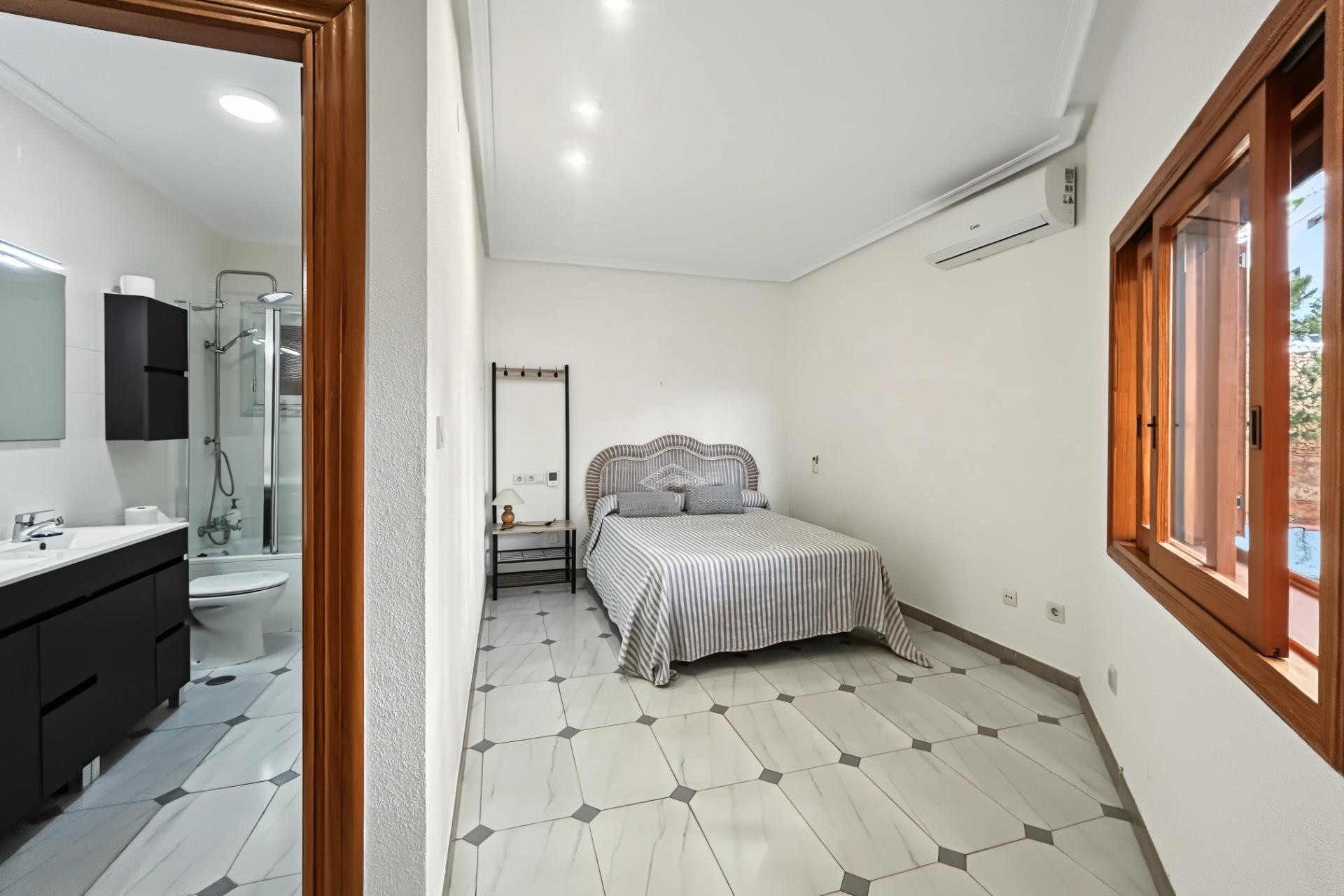Venta - Chalet Independiente -
Orihuela Costa - Campoamor