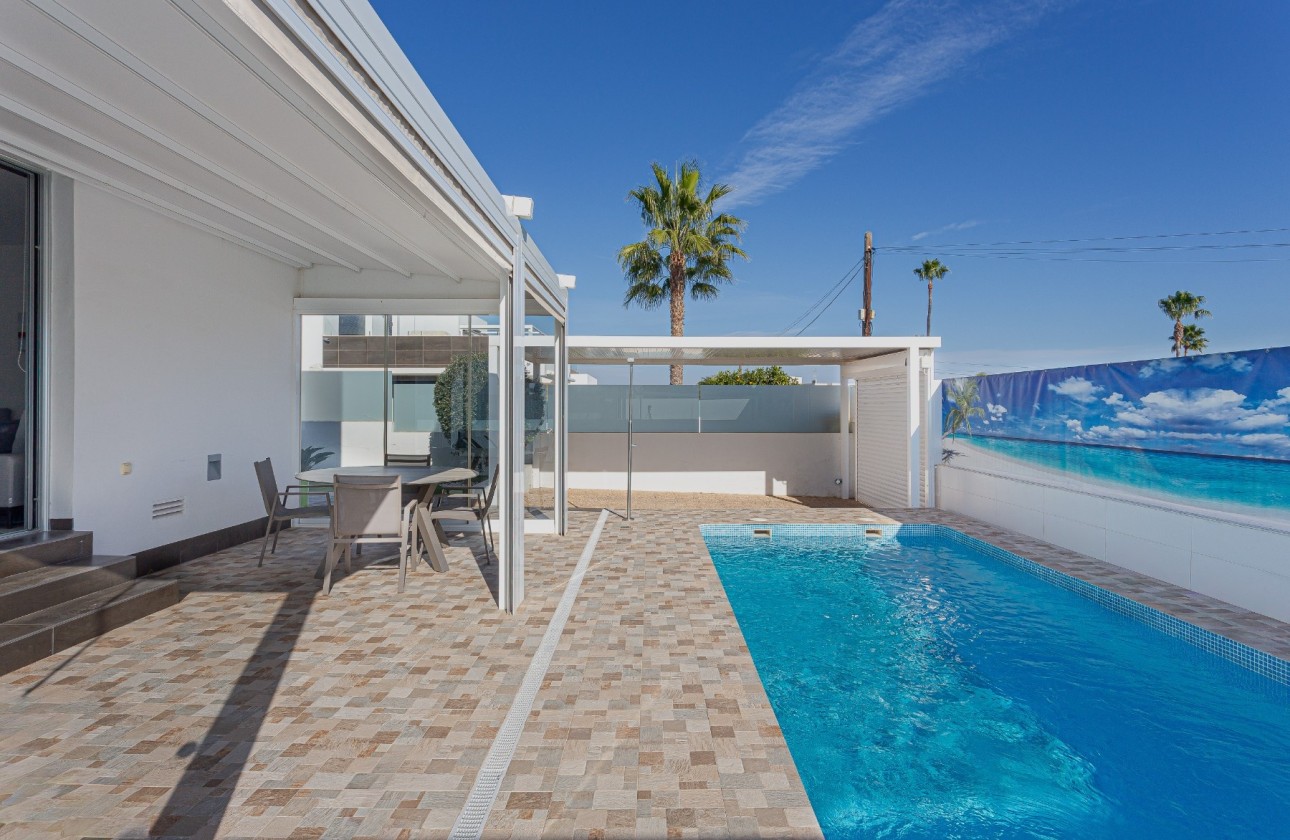 Venta - Chalet Independiente -
Orihuela Costa - Costa Blanca