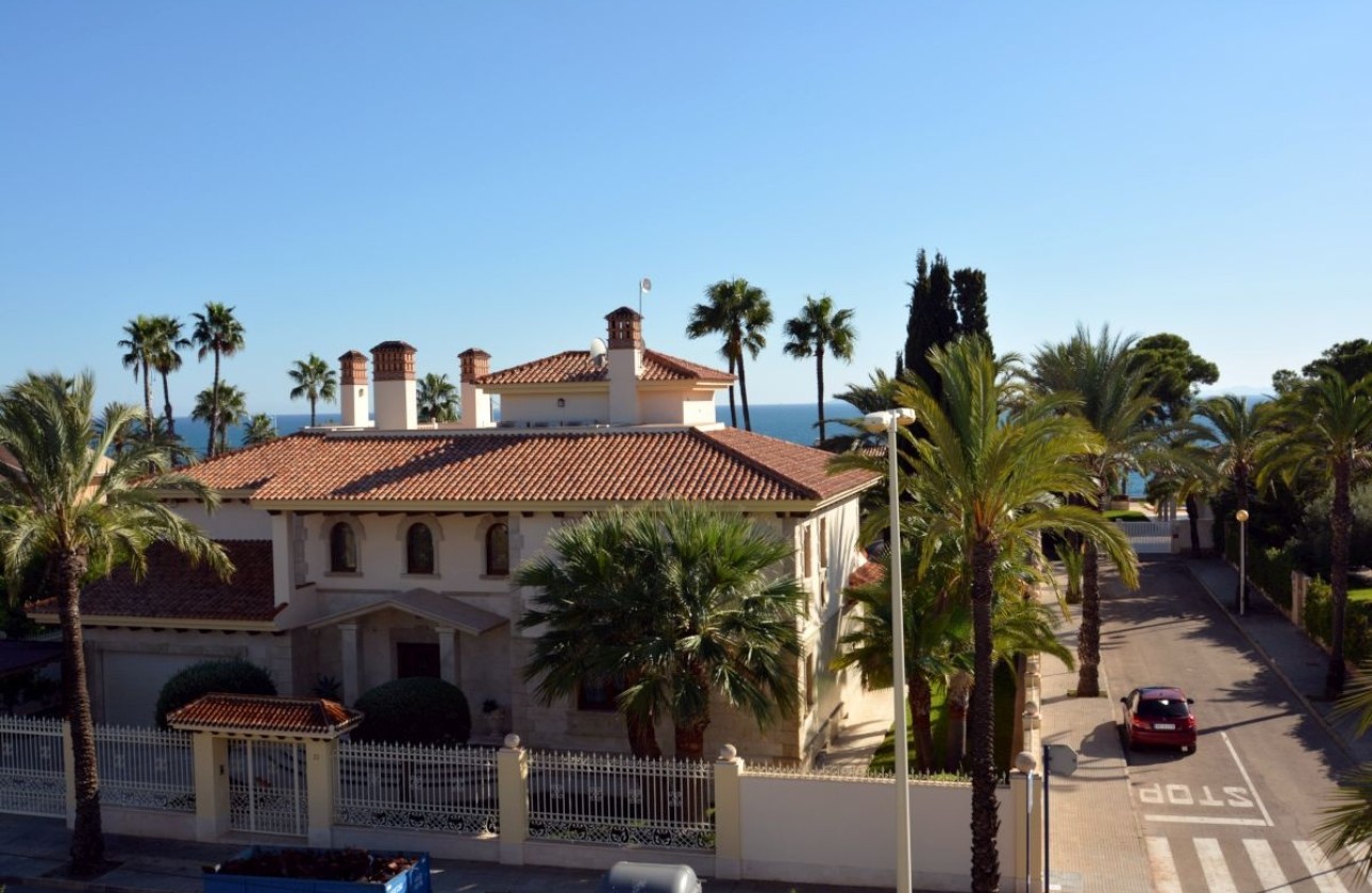 Venta - Chalet Independiente -
Orihuela Costa - Costa Blanca