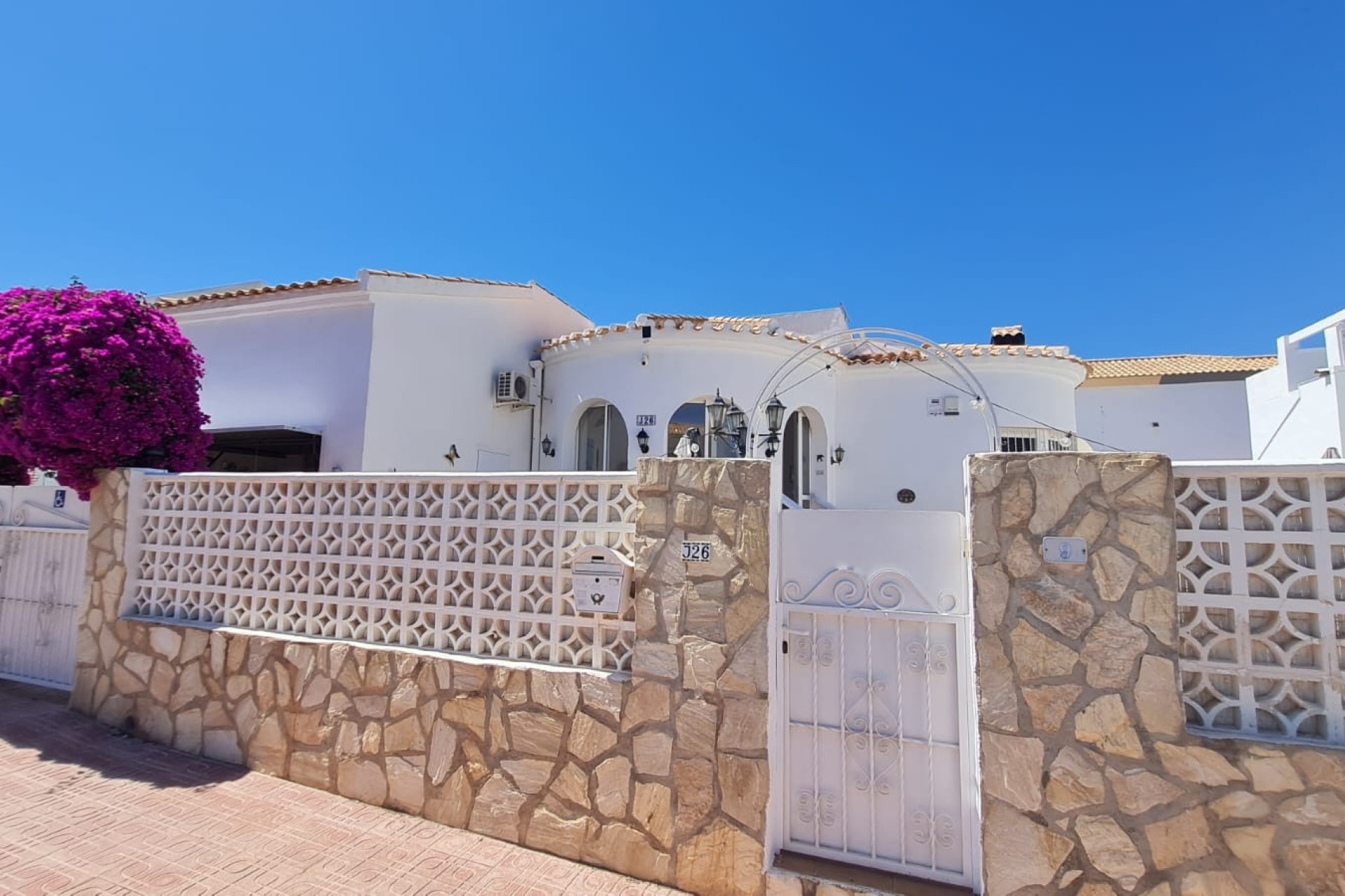 Venta - Chalet Independiente -
Orihuela Costa - Costa Blanca