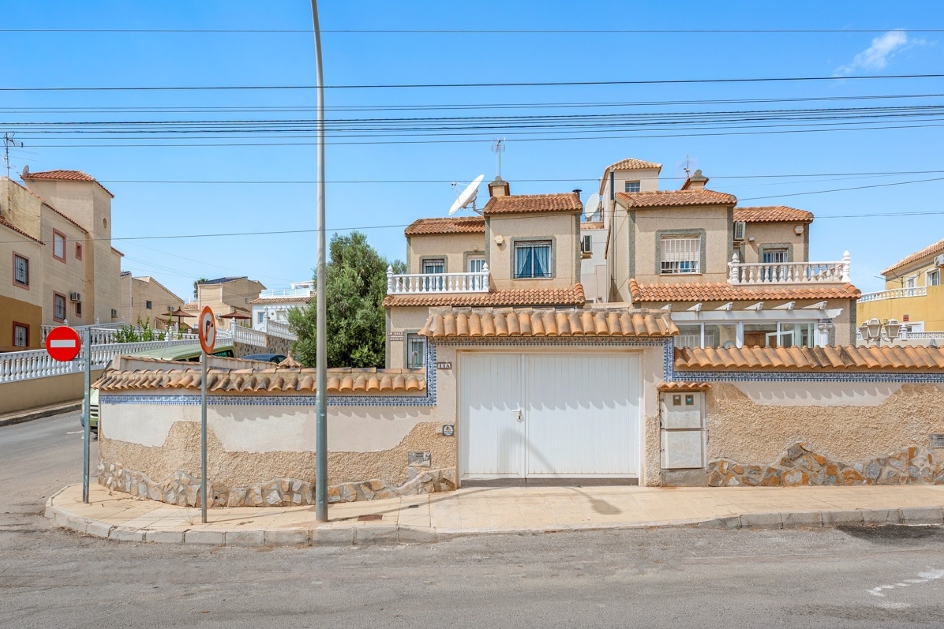 Venta - Chalet Independiente -
Orihuela Costa - El Galan