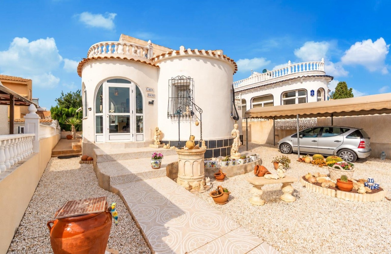 Venta - Chalet Independiente -
Orihuela Costa - La Florida