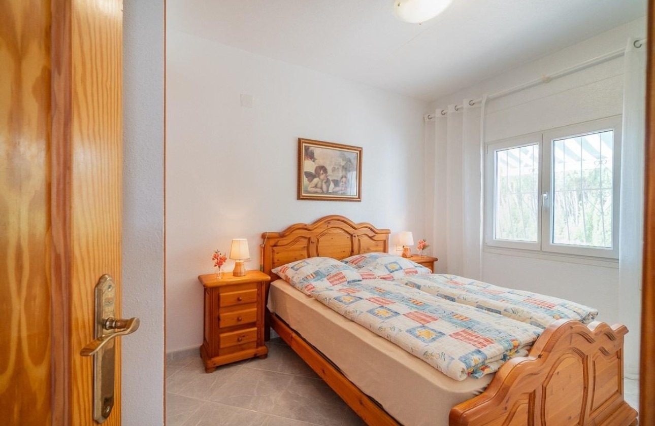 Venta - Chalet Independiente -
Orihuela Costa - La Florida