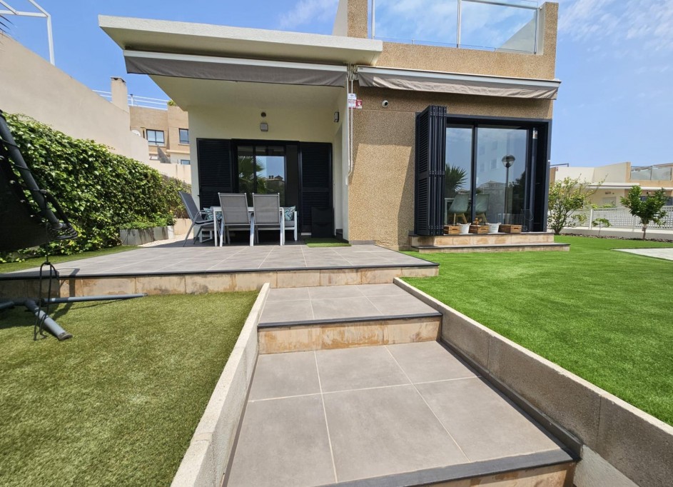 Venta - Chalet Independiente -
Orihuela Costa - La Regia