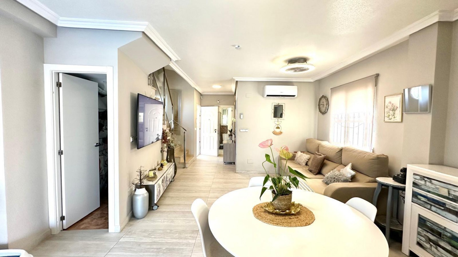 Venta - Chalet Independiente -
Orihuela Costa - La Regia