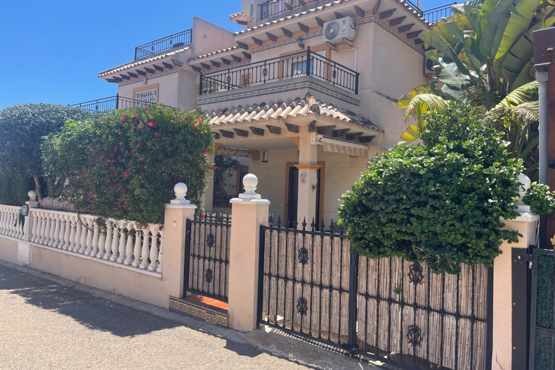 Venta - Chalet Independiente -
Orihuela Costa - La Regia