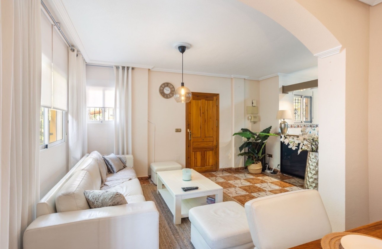 Venta - Chalet Independiente -
Orihuela Costa - La Regia