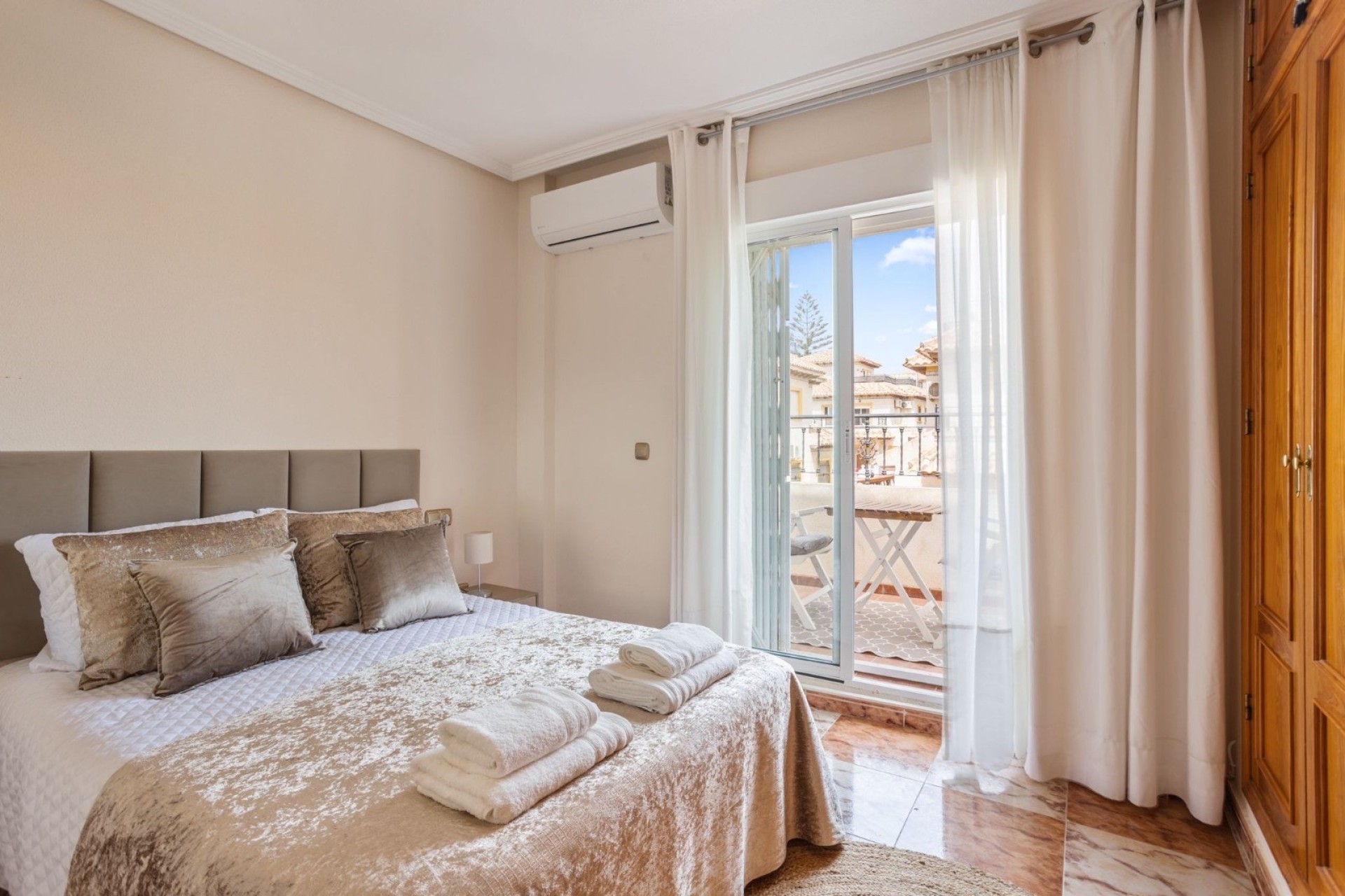 Venta - Chalet Independiente -
Orihuela Costa - La Regia