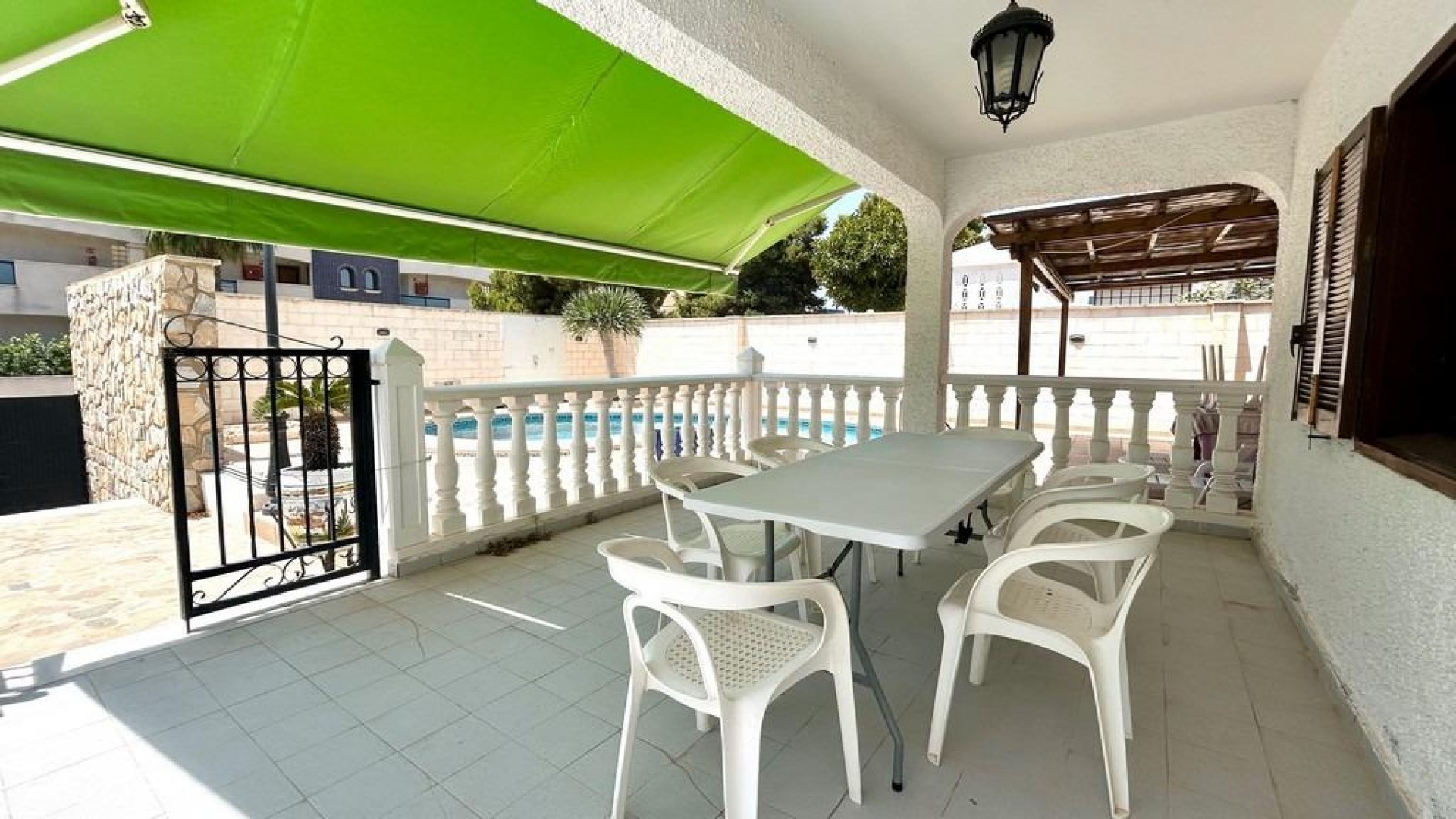 Venta - Chalet Independiente -
Orihuela Costa - La Zenia