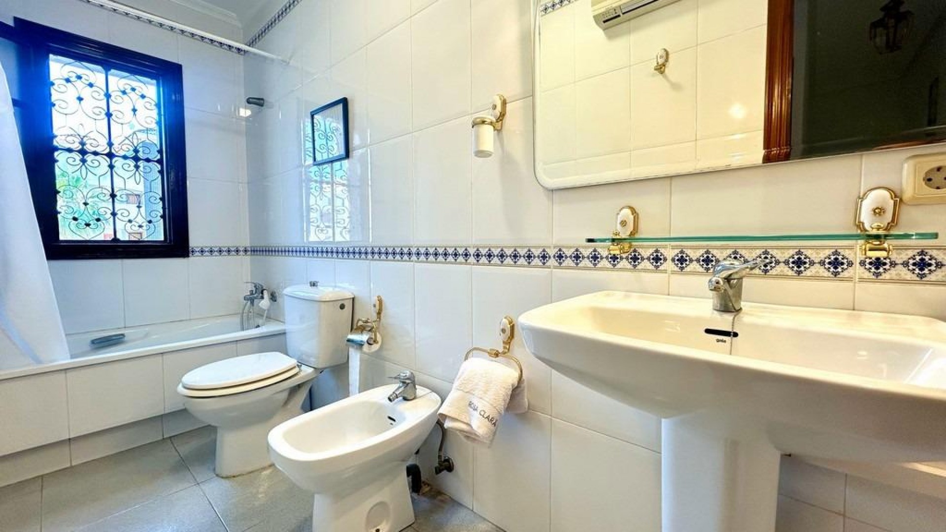 Venta - Chalet Independiente -
Orihuela Costa - La Zenia