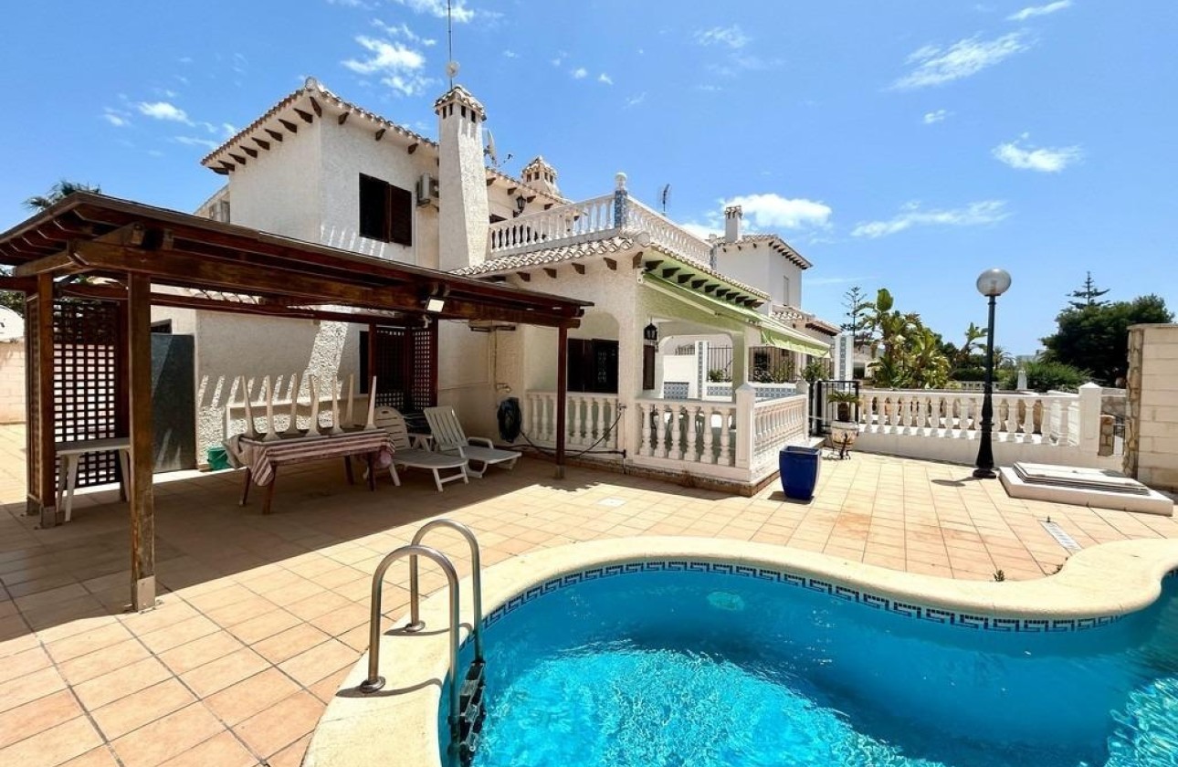 Venta - Chalet Independiente -
Orihuela Costa - La Zenia