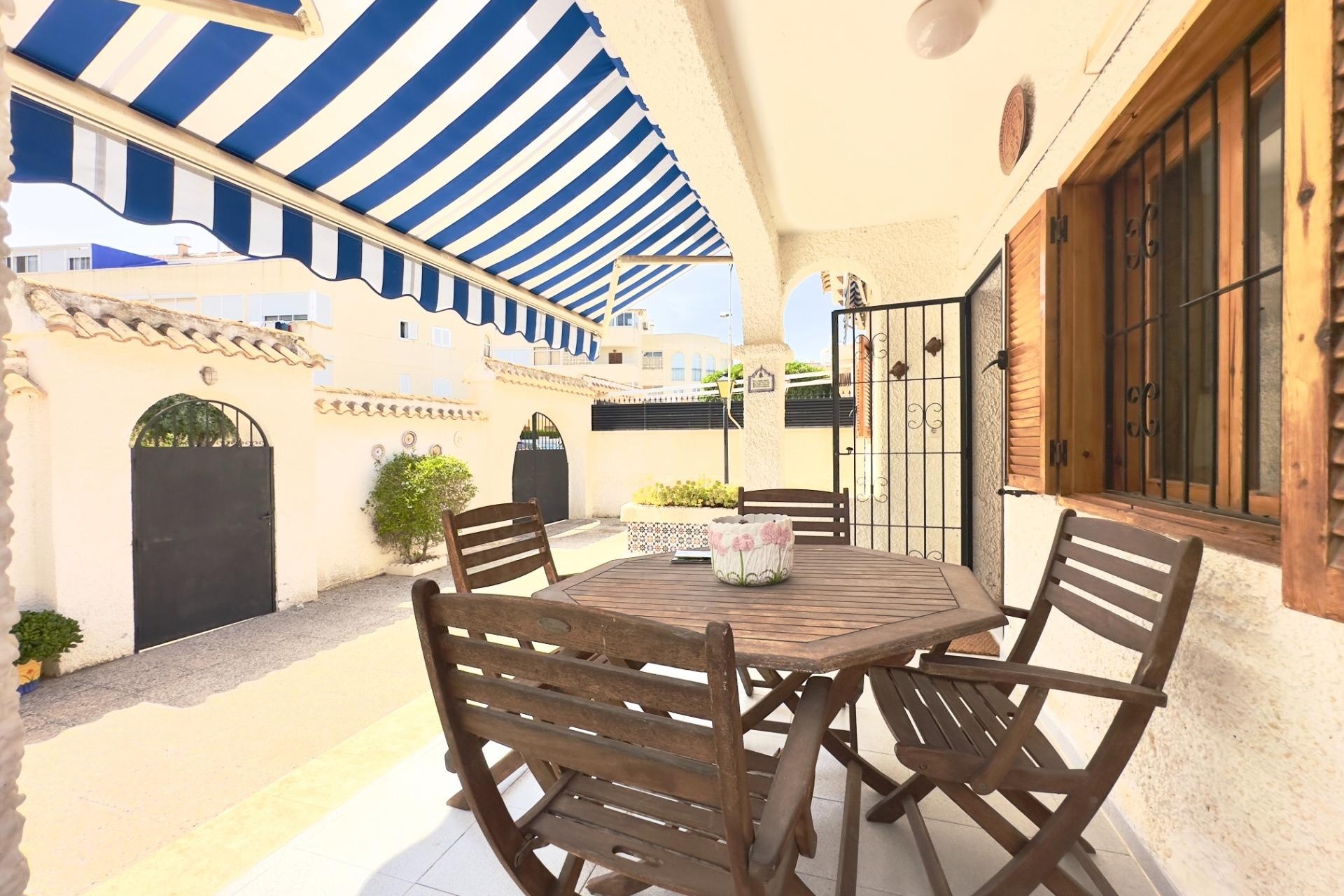 Venta - Chalet Independiente -
Orihuela Costa - La Zenia