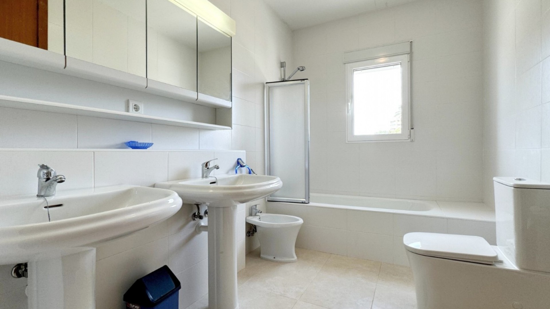 Venta - Chalet Independiente -
Orihuela Costa - La Zenia