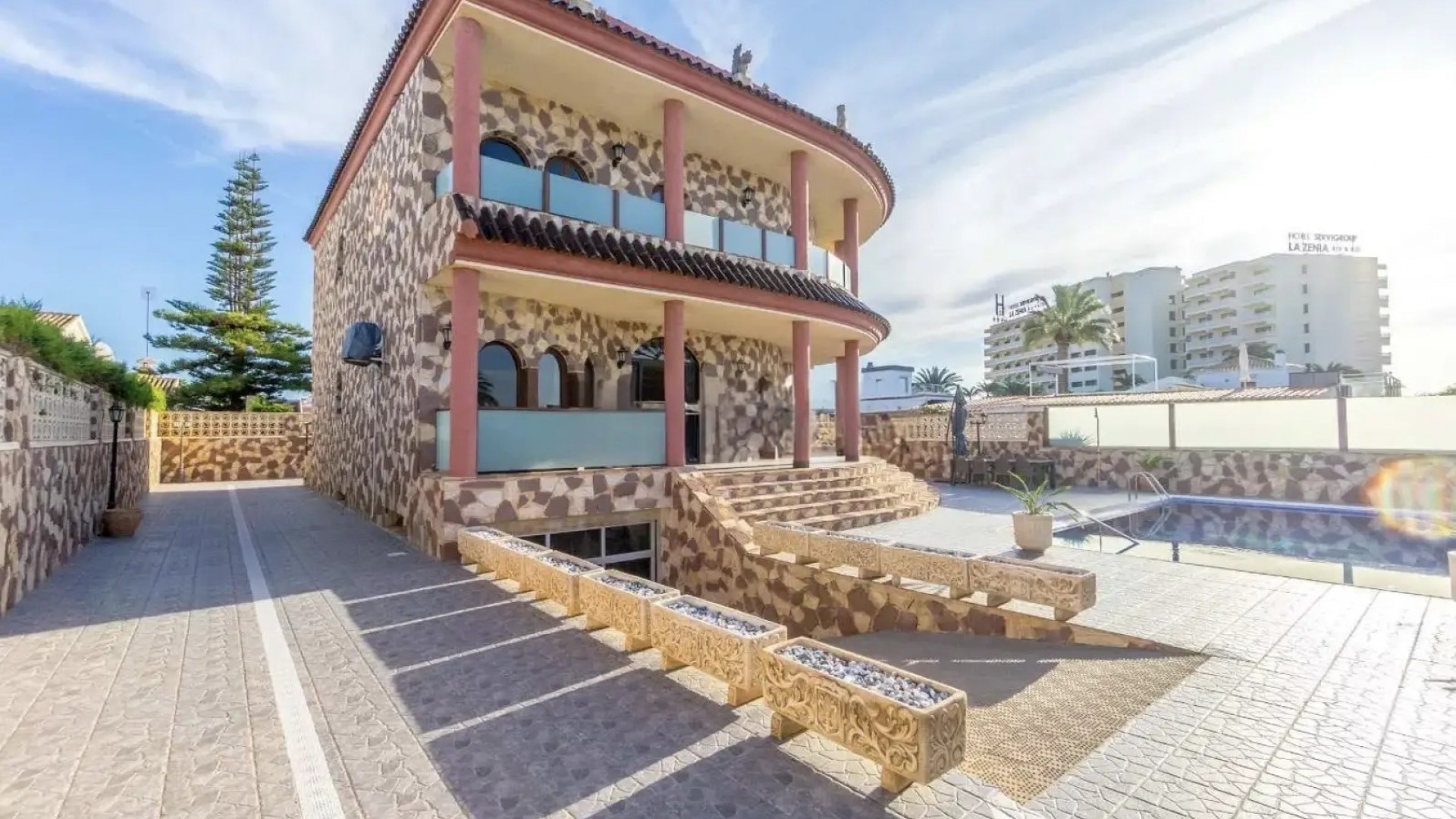Venta - Chalet Independiente -
Orihuela Costa - La Zenia