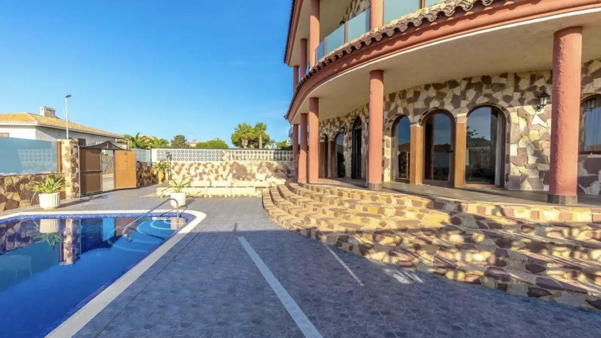 Venta - Chalet Independiente -
Orihuela Costa - La Zenia