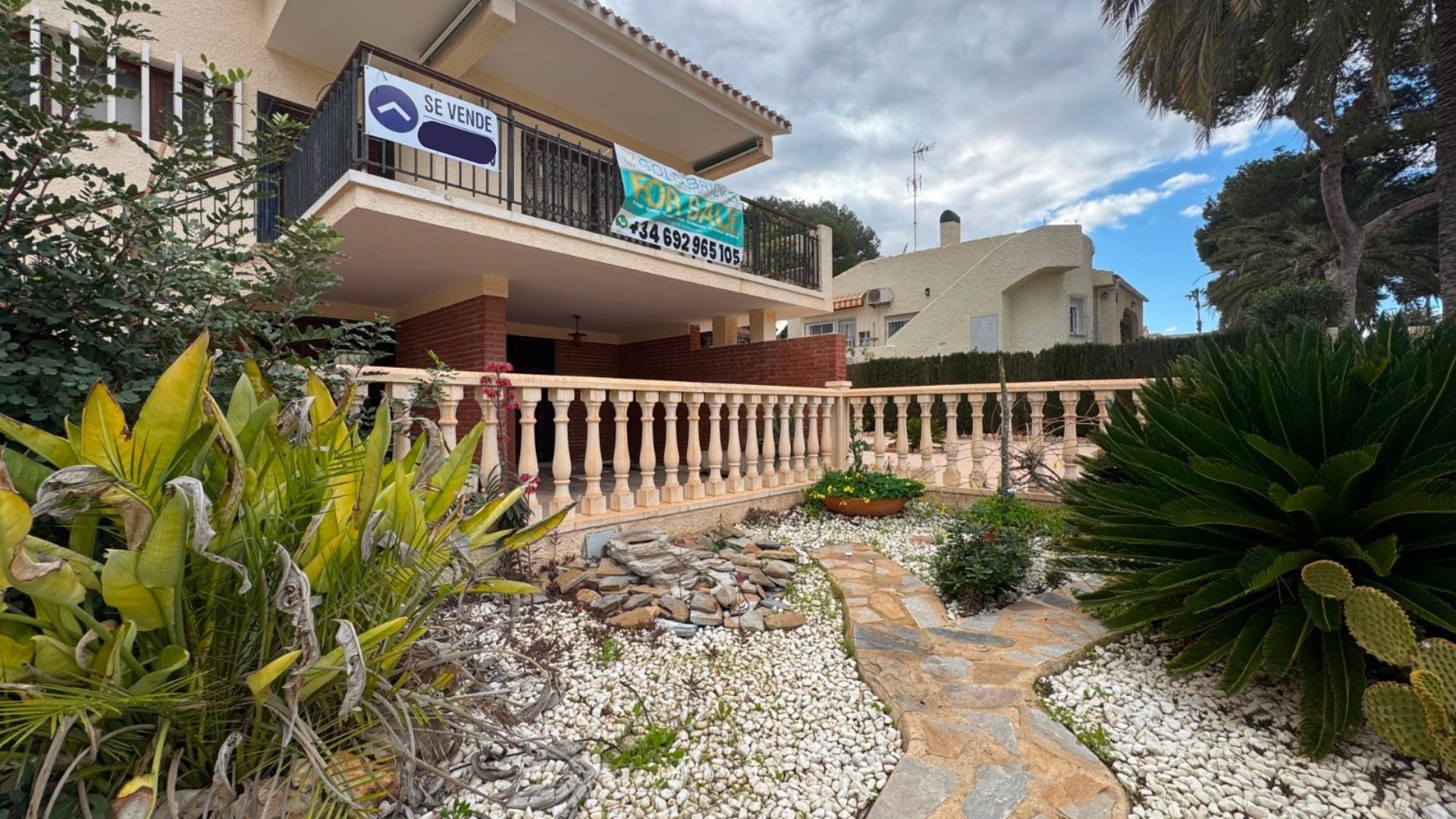 Venta - Chalet Independiente -
Orihuela Costa - La Zenia