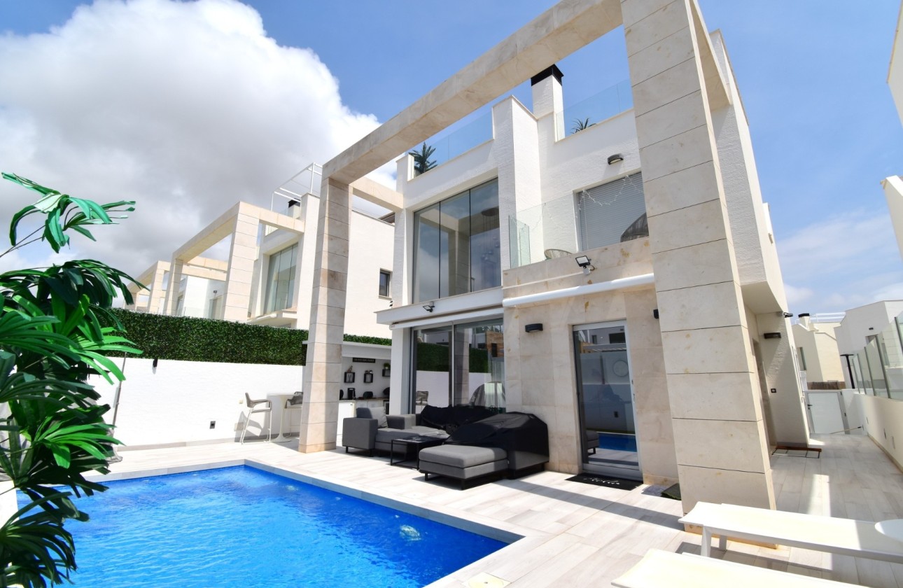 Venta - Chalet Independiente -
Orihuela Costa - Lomas de Cabo Roig