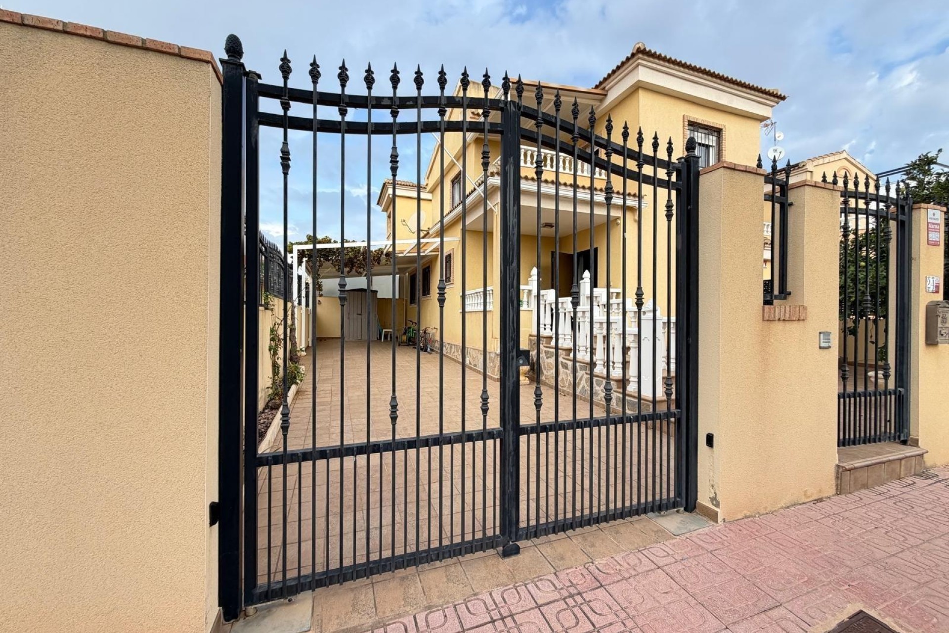 Venta - Chalet Independiente -
Orihuela Costa - Lomas De Don Juan