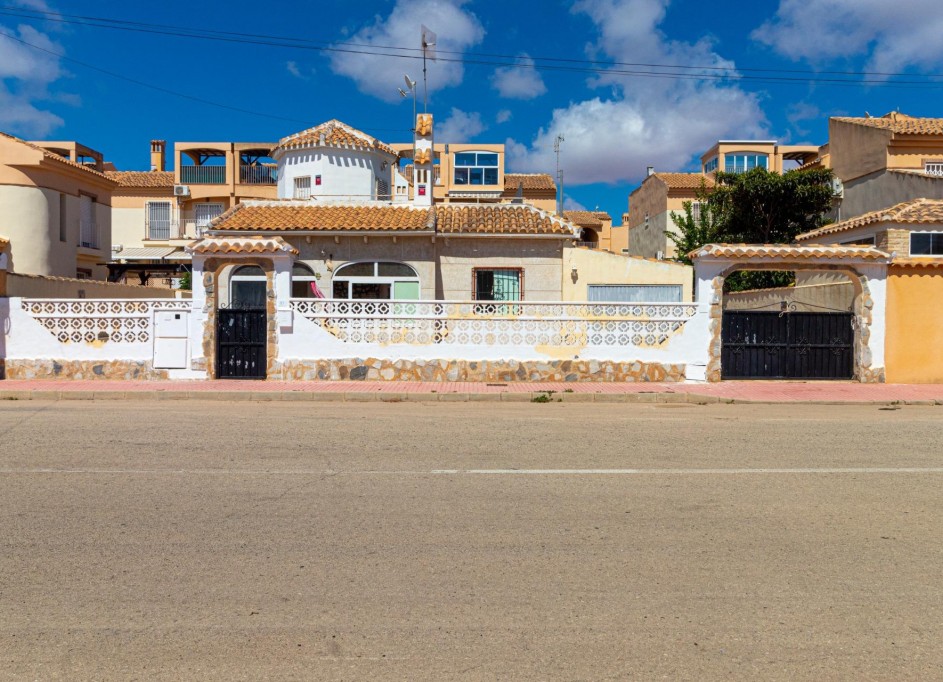 Venta - Chalet Independiente -
Orihuela Costa - Los Almendros-La Florida