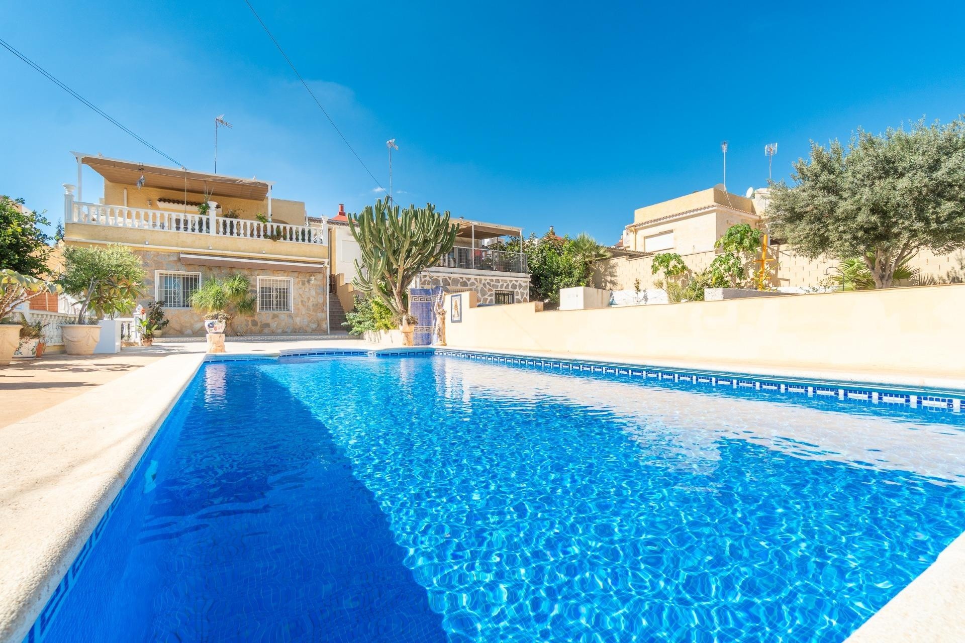 Venta - Chalet Independiente -
Orihuela Costa - Los Balcones