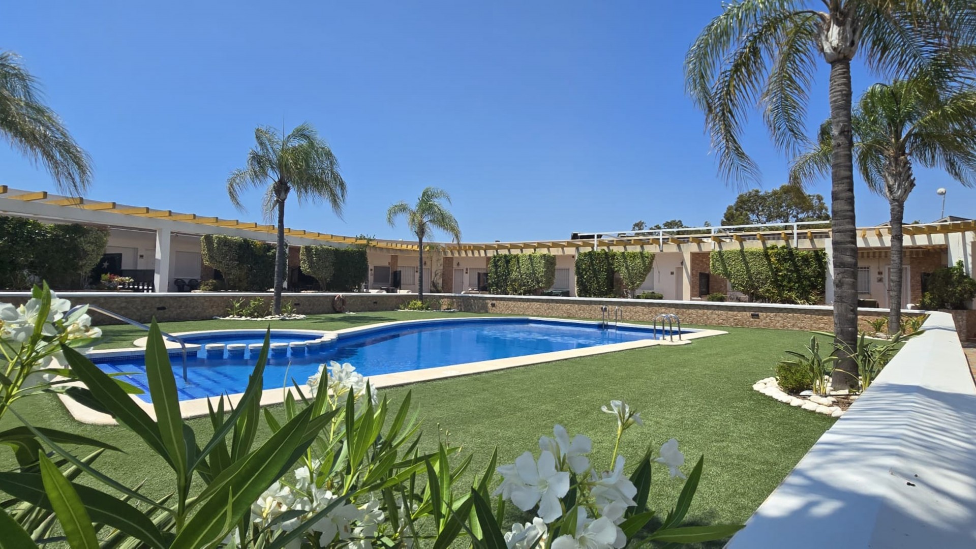 Venta - Chalet Independiente -
Orihuela Costa - Mil Palmeras