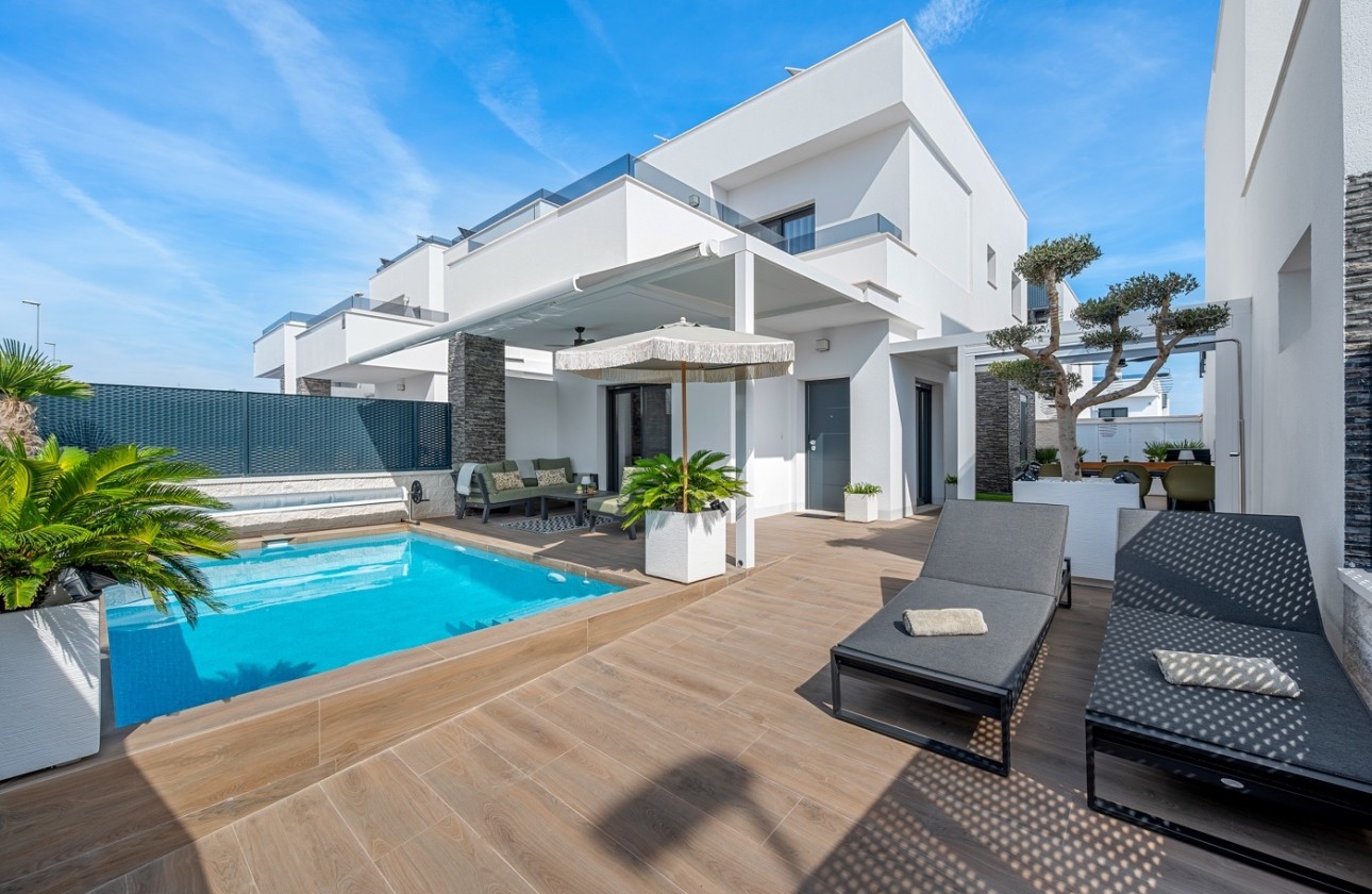 Venta - Chalet Independiente -
Orihuela Costa - Orihuela