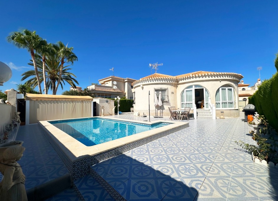 Venta - Chalet Independiente -
Orihuela Costa - Playa Flamenca