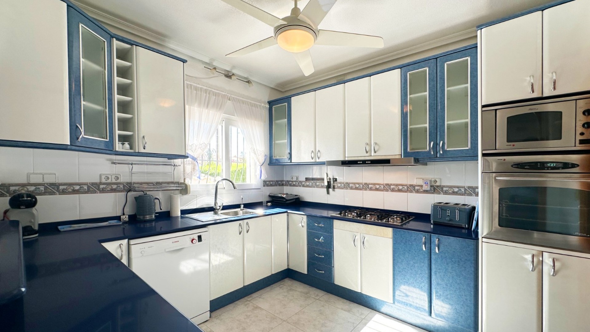 Venta - Chalet Independiente -
Orihuela Costa - Playa Flamenca