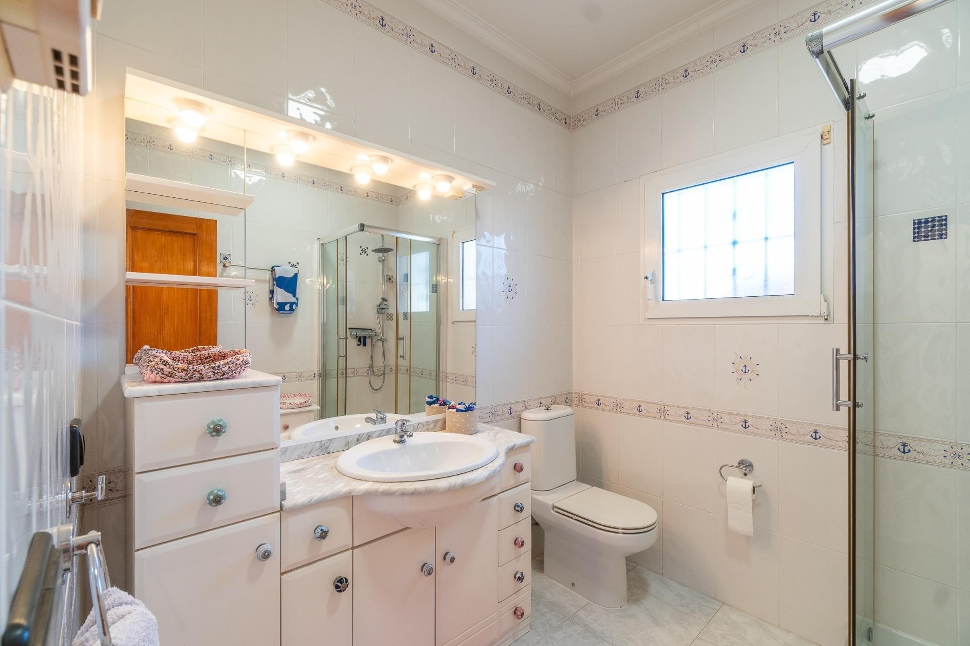 Venta - Chalet Independiente -
Orihuela Costa - Playa Flamenca