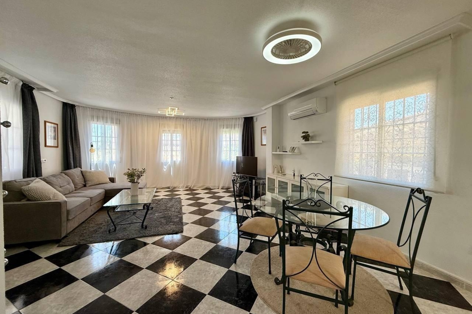 Venta - Chalet Independiente -
Orihuela Costa - Playa Flamenca