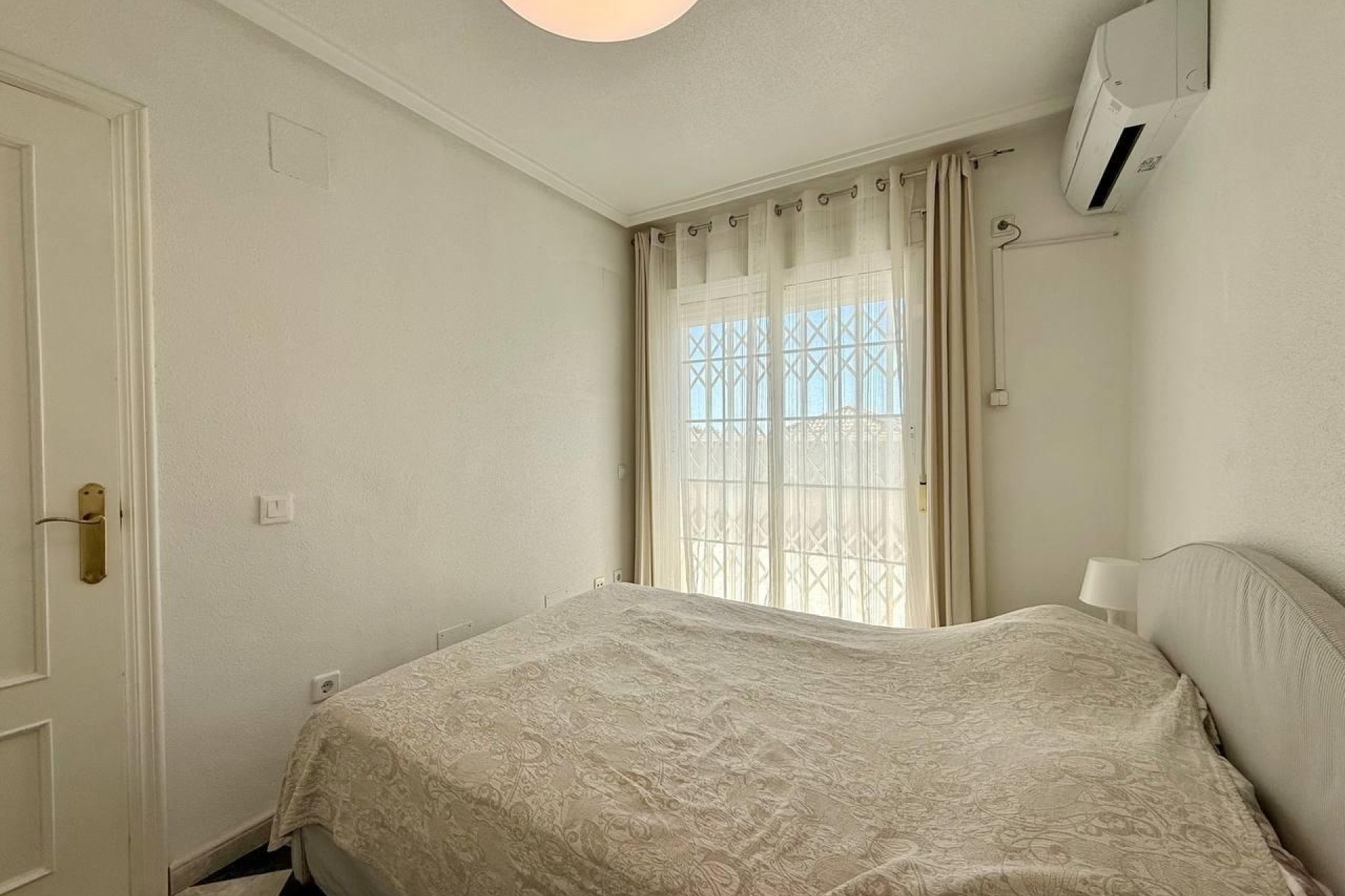 Venta - Chalet Independiente -
Orihuela Costa - Playa Flamenca