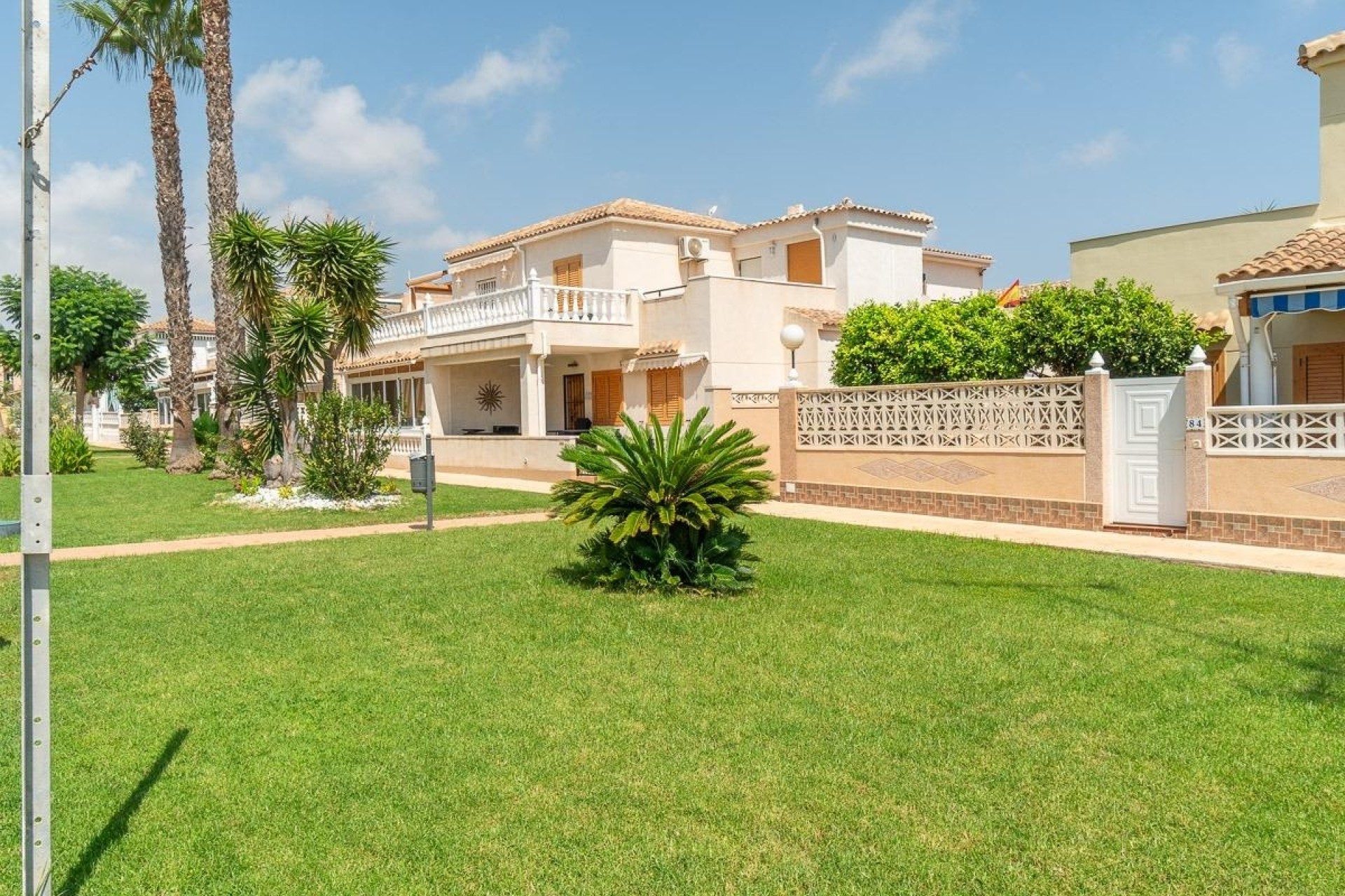 Venta - Chalet Independiente -
Orihuela Costa - Playa Flamenca