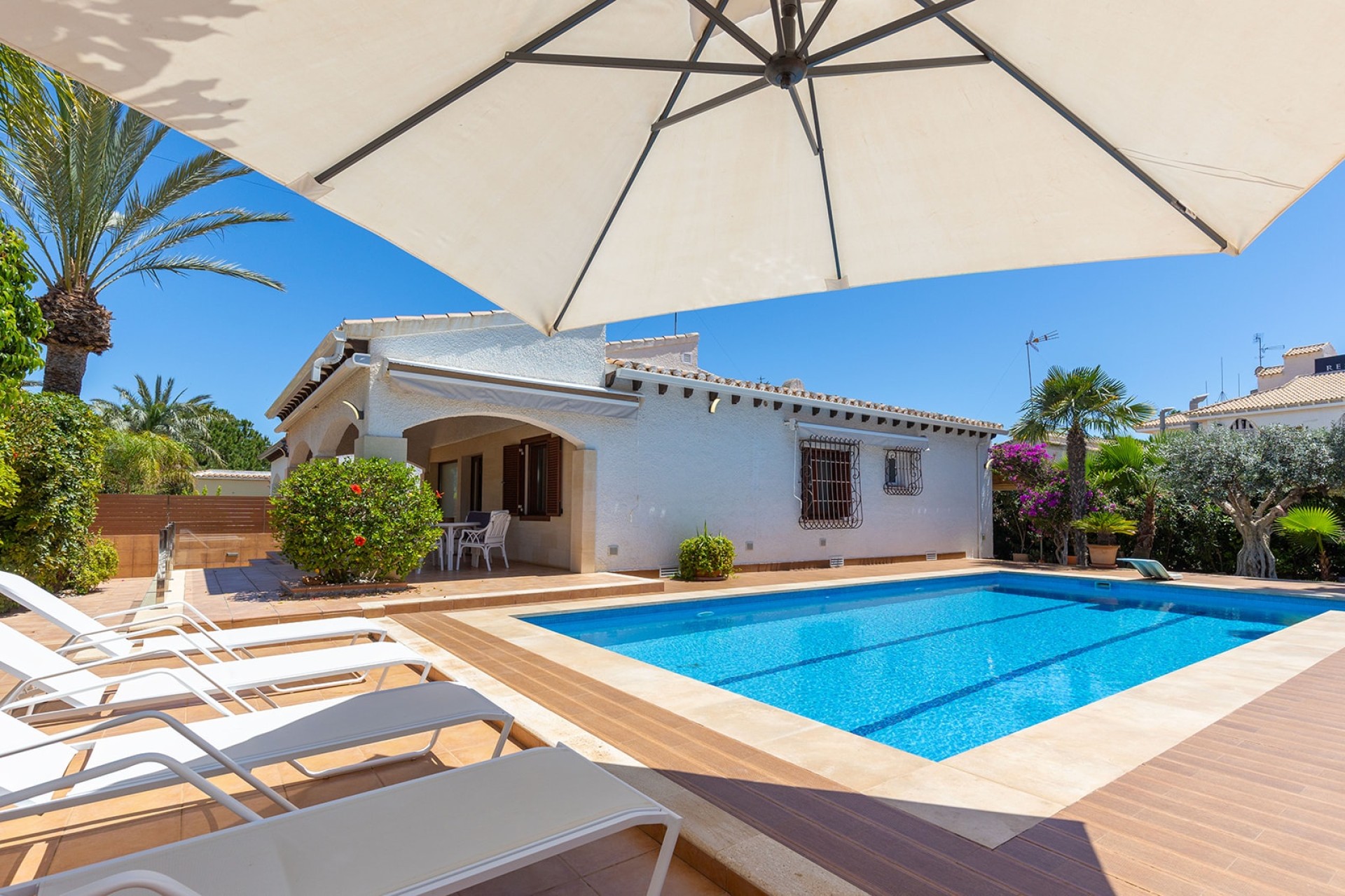 Venta - Chalet Independiente -
Orihuela Costa - Punta Prima