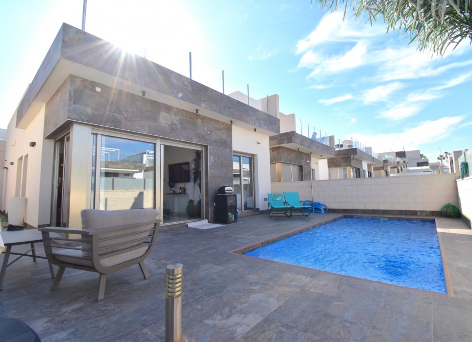 Venta - Chalet Independiente -
Orihuela Costa - Villamartin