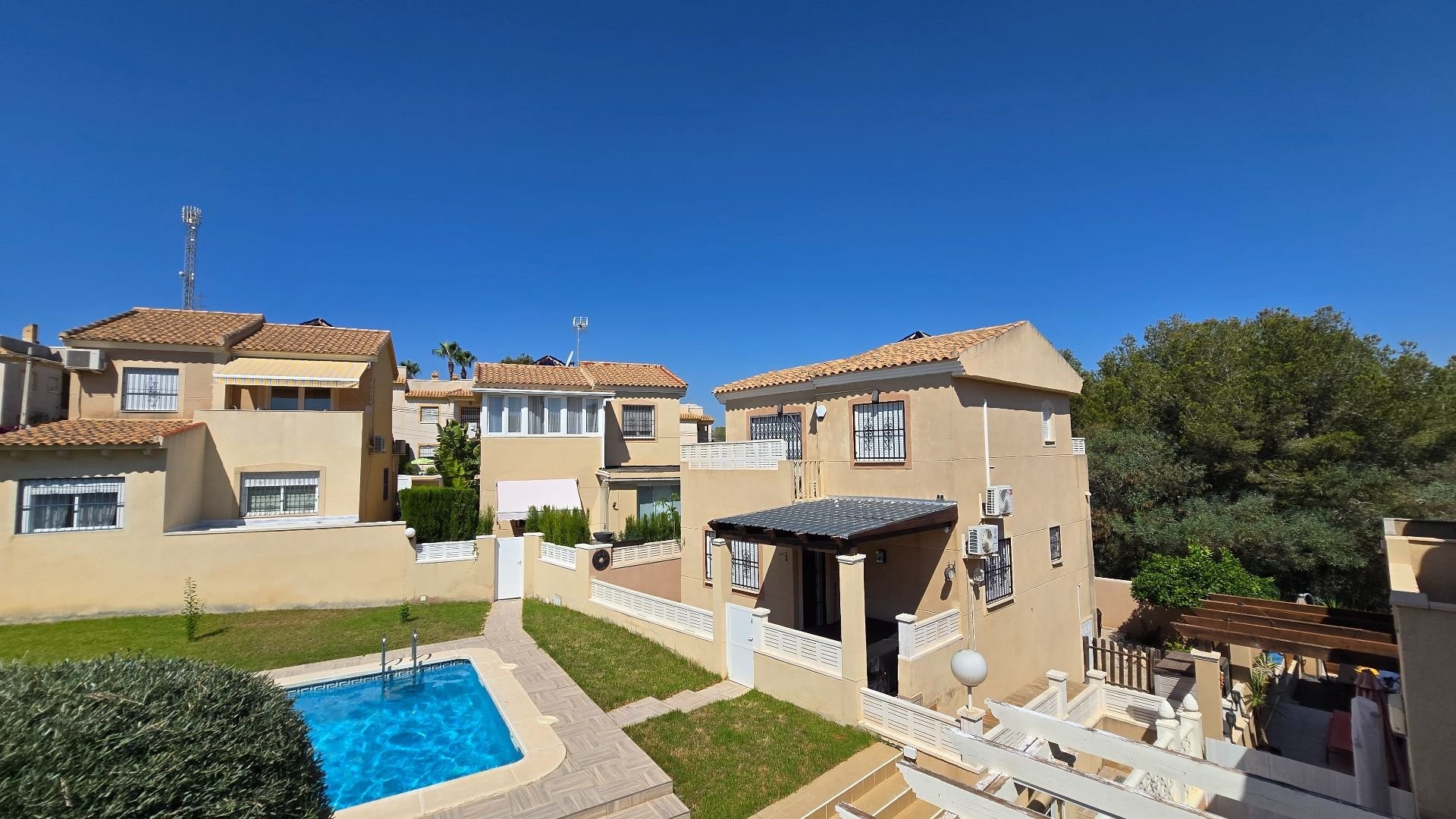 Venta - Chalet Independiente -
Orihuela Costa