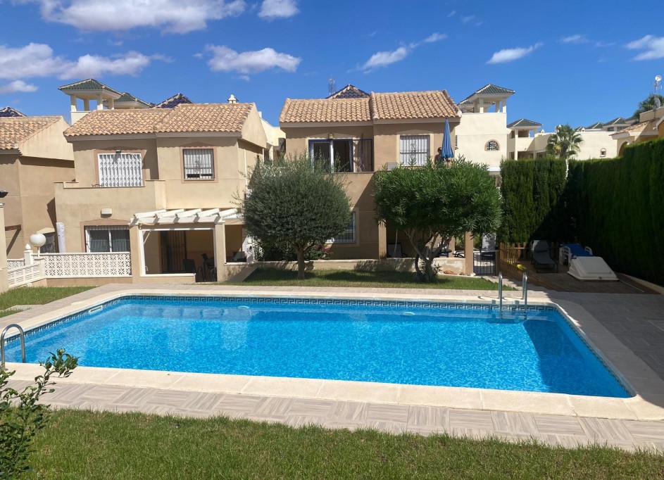 Venta - Chalet Independiente -
Orihuela Costa