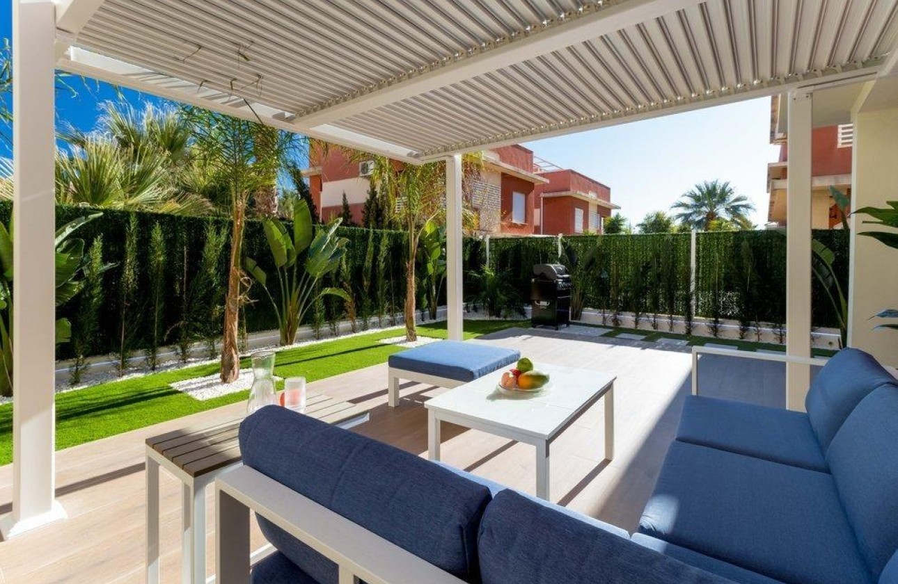 Venta - Chalet Independiente -
Orihuela Costa