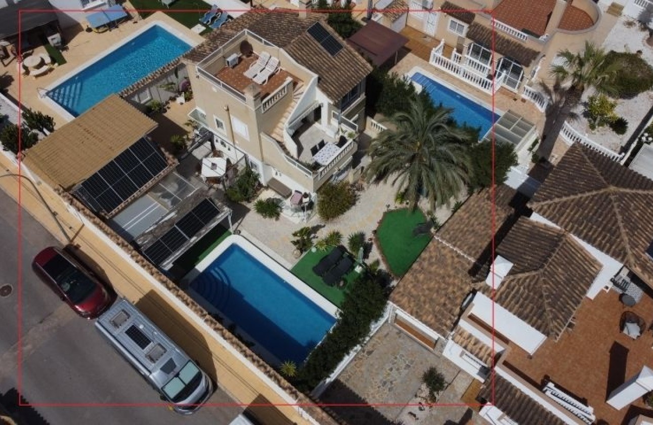 Venta - Chalet Independiente -
Orihuela Costa