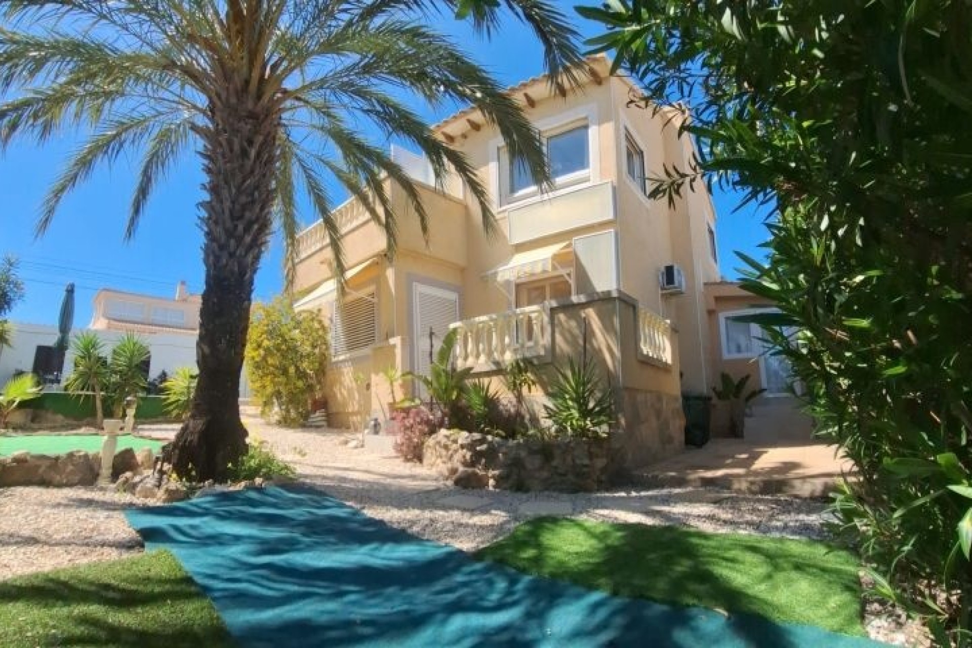 Venta - Chalet Independiente -
Orihuela Costa